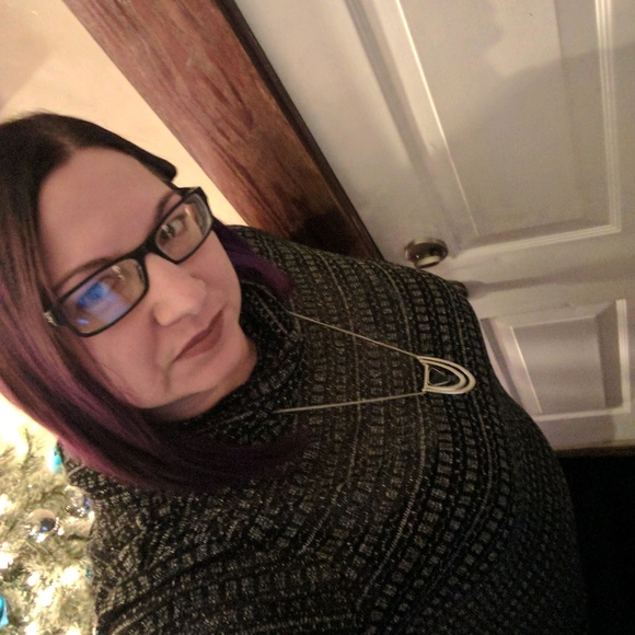 Meet your Posher, Stacey - Picture 2 of 2